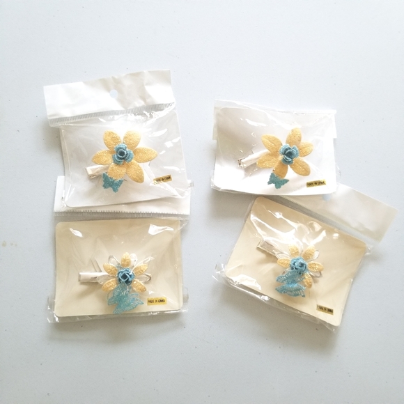 Set of four (4) hair clips - Picture 1 of 13